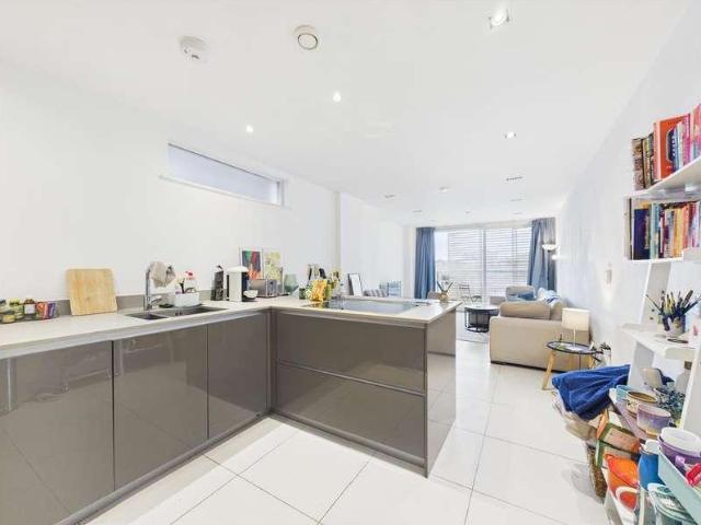 Flat for sale in Hoxton, Greater London