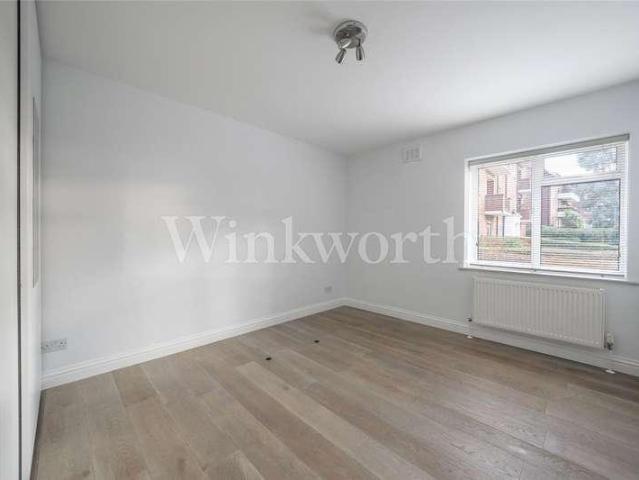 Flat for sale in Golders Green, Greater London