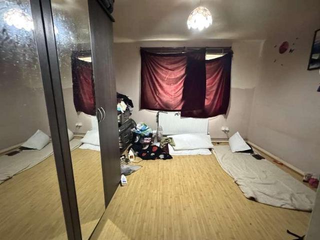 Flat for sale in Beckton, Greater London