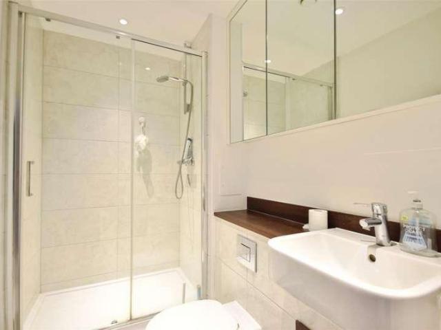 Flat for sale in London Borough of Hounslow, Greater London