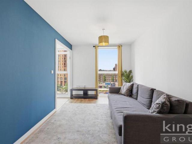 Flat for sale in Tottenham Hale, Greater London