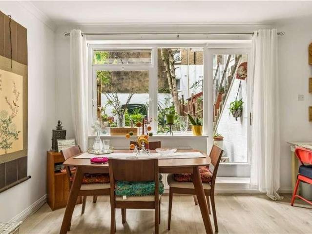 Flat for sale in The Boltons, Greater London