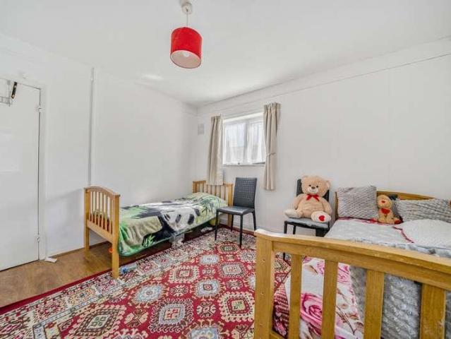 Flat for sale in Pinner, Greater London