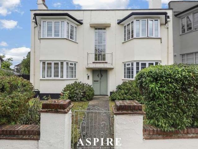 Flat for sale in Alton Barnes, Essex