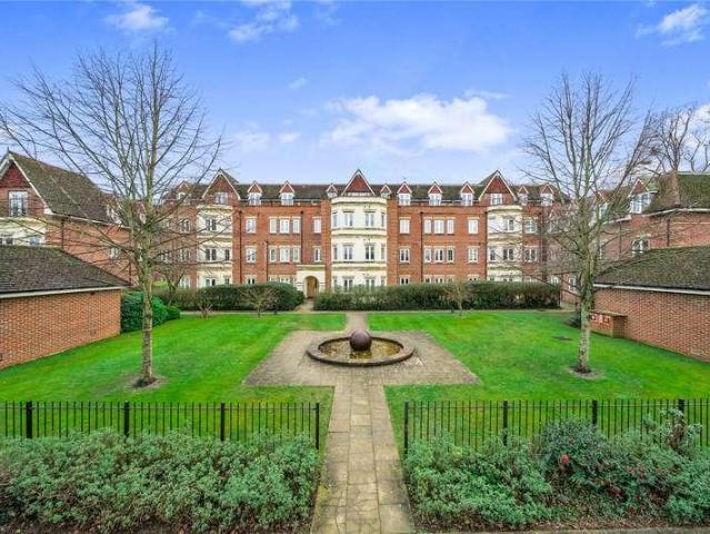 Flat for sale in Westborough, Surrey