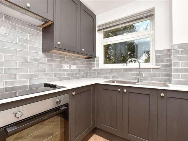 Flat for sale in Carshalton Beeches, Greater London
