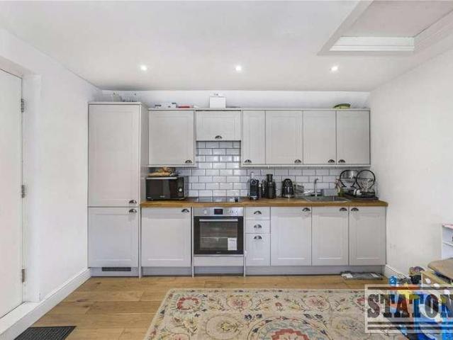 Flat for sale in High Barnet, Greater London