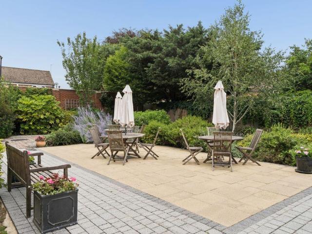 Flat for sale in Lunnon, Buckinghamshire
