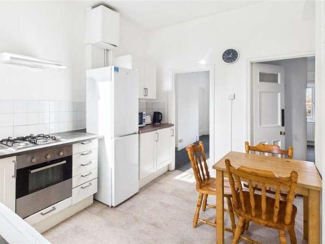 Flat for sale in Streatham Hill, Greater London