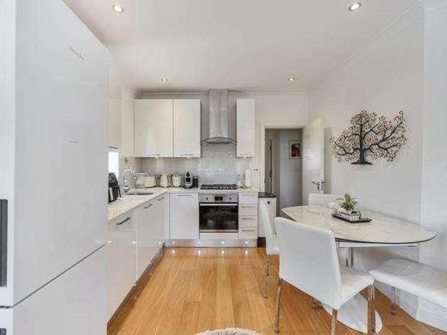 Flat for sale in Hendon, Greater London