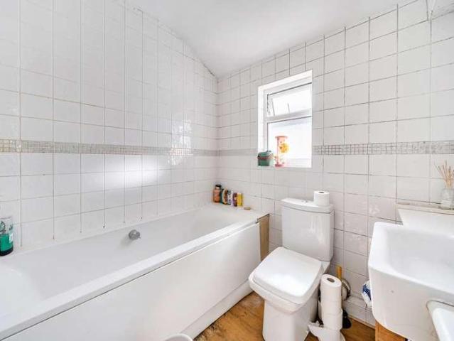 Flat for sale in Spike Island, Bristol
