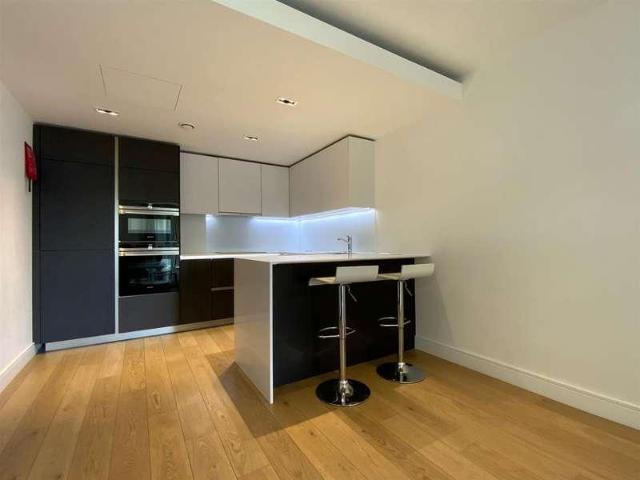 Flat for sale in London Borough of Hounslow, Strand
