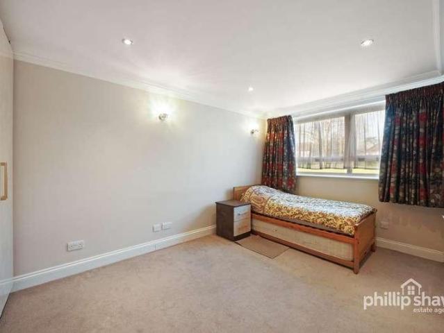 Flat for sale in Greater London