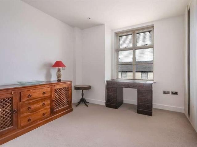 Flat for sale in Pachesham Park, Surrey