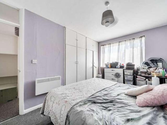 Flat for sale in Wallington, Greater London