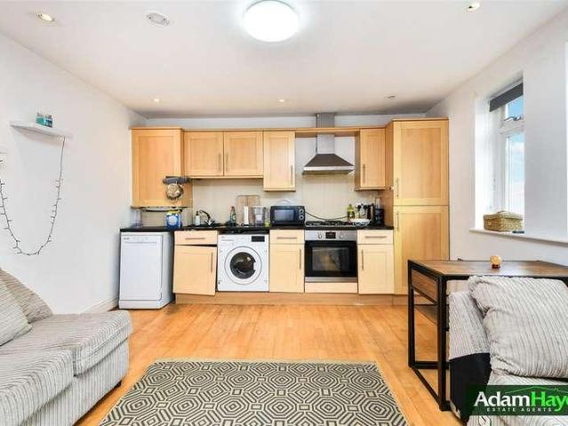 Flat for sale in Finchley, Greater London