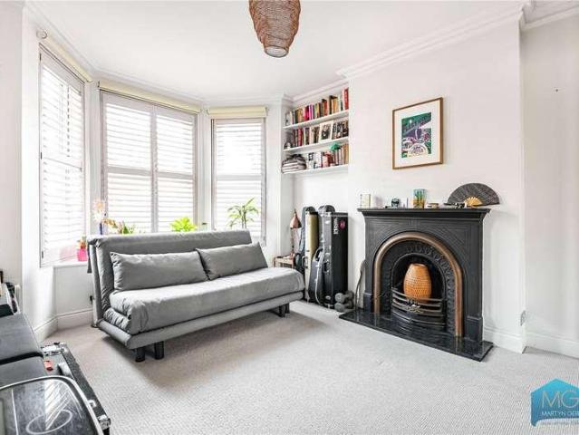 Flat for sale in North Finchley, Greater London