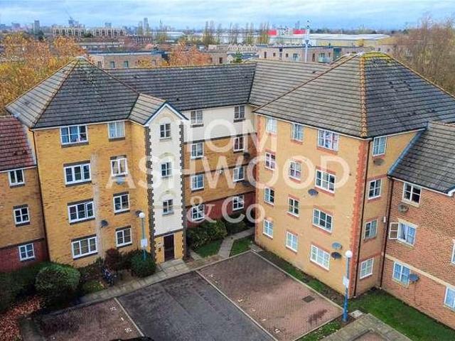 Flat for sale in Barking Riverside, Greater London
