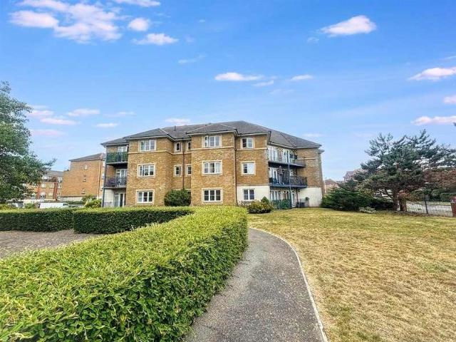 Flat for sale in Sovereign Harbour, Eastbourne