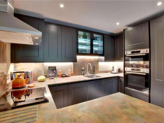 Flat for sale in Greenwich Town Centre, Greater London