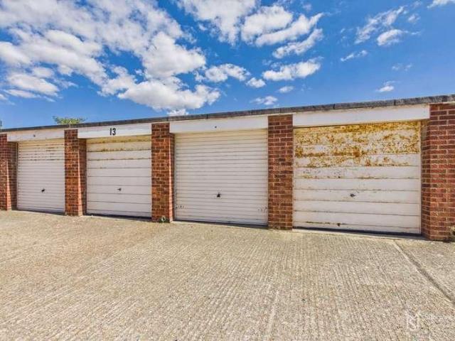 Flat for sale in Cross In Hand, East Sussex