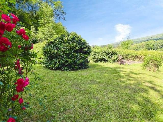 Flat for sale in Gwaelod-y-garth, Wales