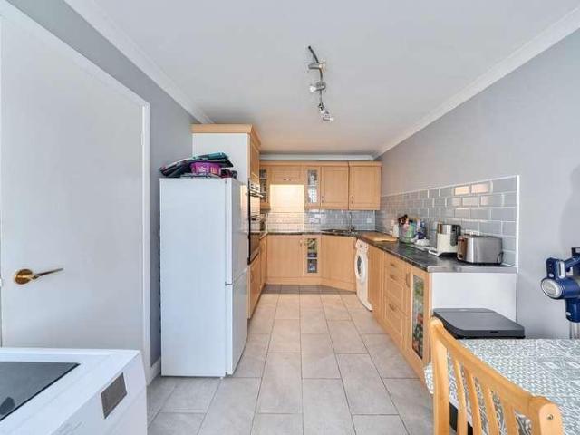 Flat for sale in Dunstable, Bedfordshire