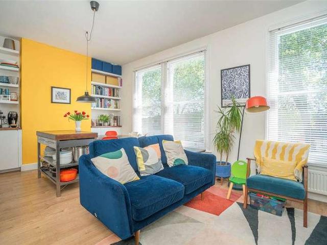 Flat for sale in Hornsey, Greater London