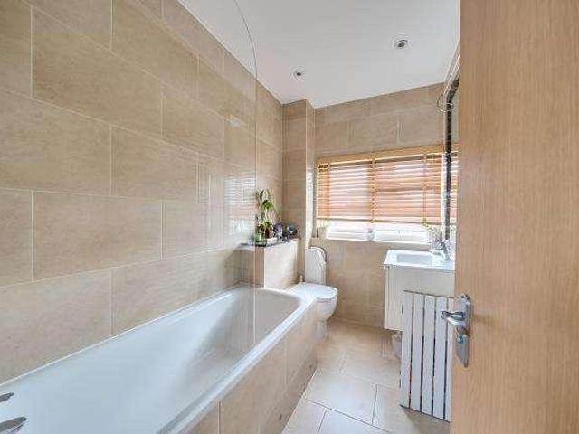 Flat for sale in Finchley, Greater London