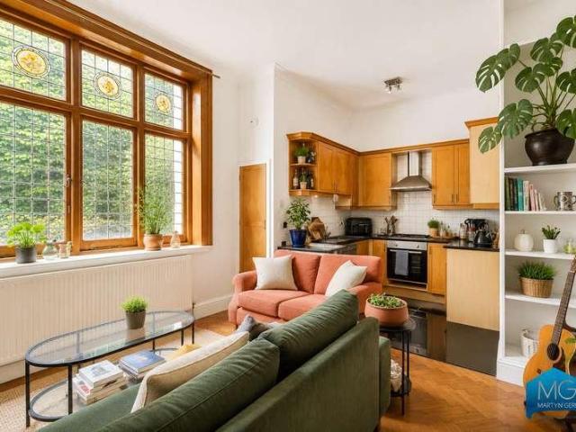 Flat for sale in West Hampstead, Greater London