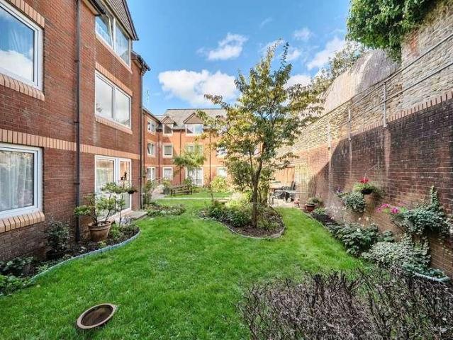 Flat for sale in Wincanton, Somerset