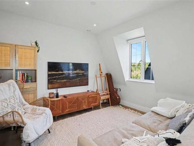 Flat for sale in Sheerwater, Woking