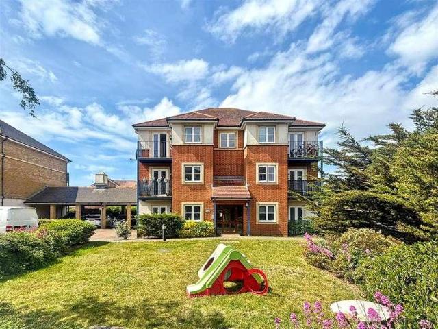 Flat for sale in Sovereign Harbour, Eastbourne