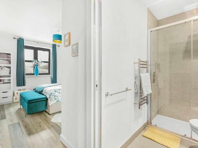 Flat for sale in Hatfield, Fretherne