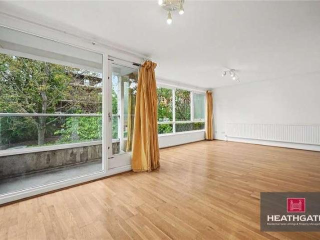 Flat for sale in South Hampstead, Greater London