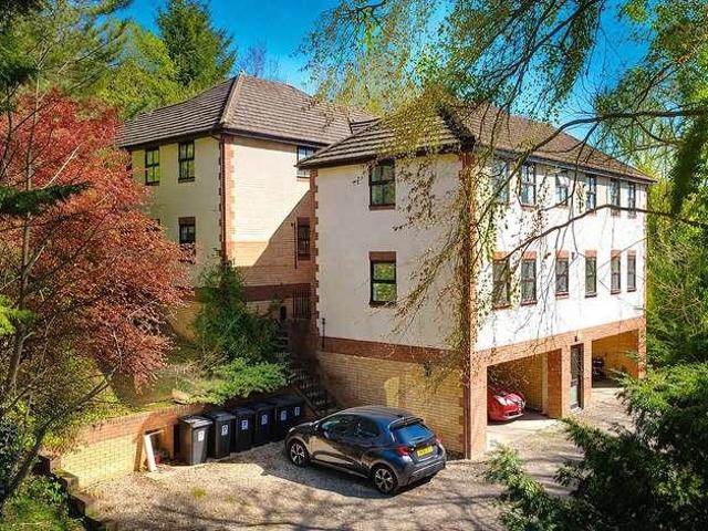 Flat for sale in Hammerfield, Pouchen End