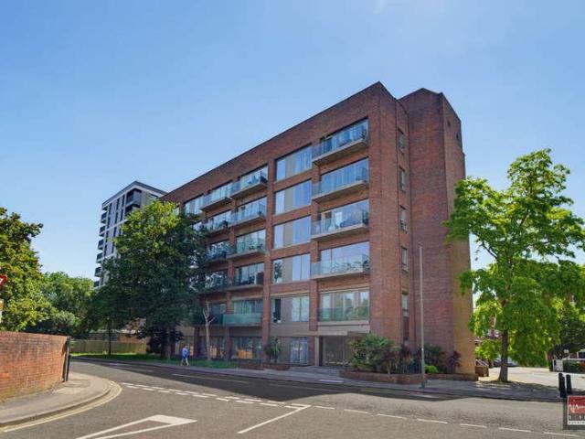 Flat for sale in Birch Green, Lower Halliford