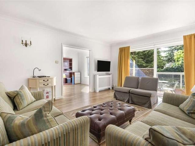 Flat for sale in Radlett, Hertfordshire