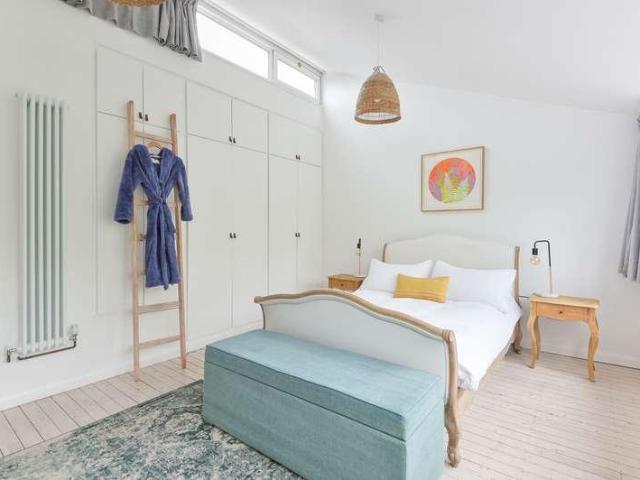 Flat for sale in Surbiton, Surbiton