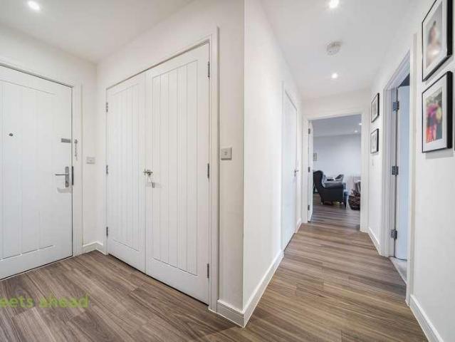 Flat for sale in London Borough of Croydon, Greater London