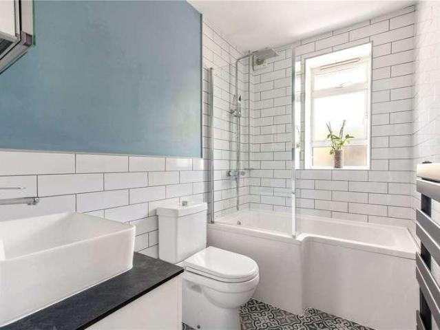 Flat for sale in Islington, Greater London
