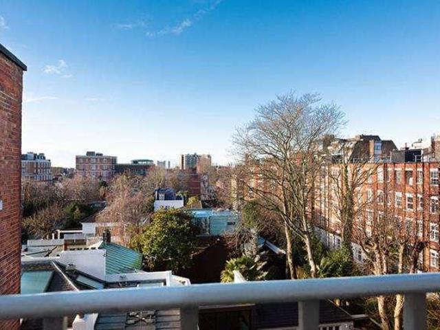 Flat for sale in St. John's Wood, Greater London
