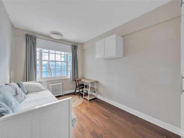 Flat for sale in Primrose Hill, Greater London