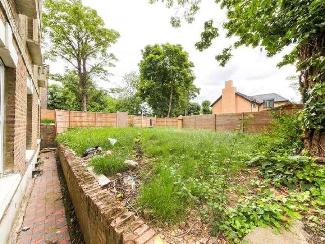 Flat for sale in London Borough of Croydon, South Norwood