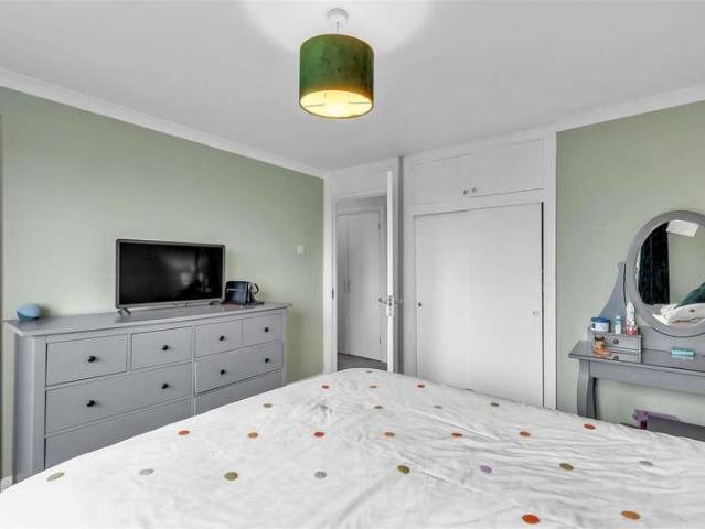 Flat for sale in Roffey, Horsham
