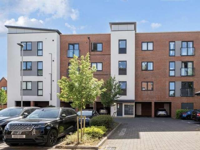 Flat for sale in Reading