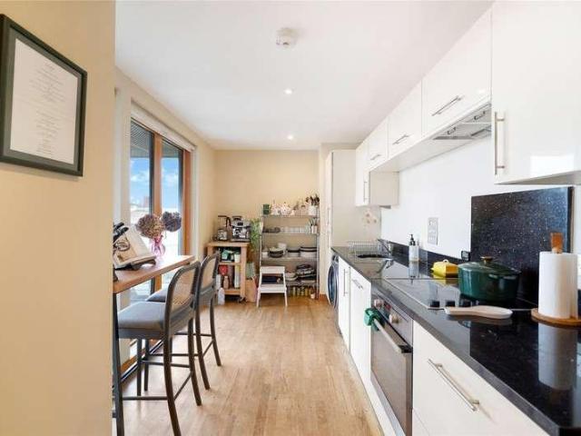 Flat for sale in Old Ford, Bow