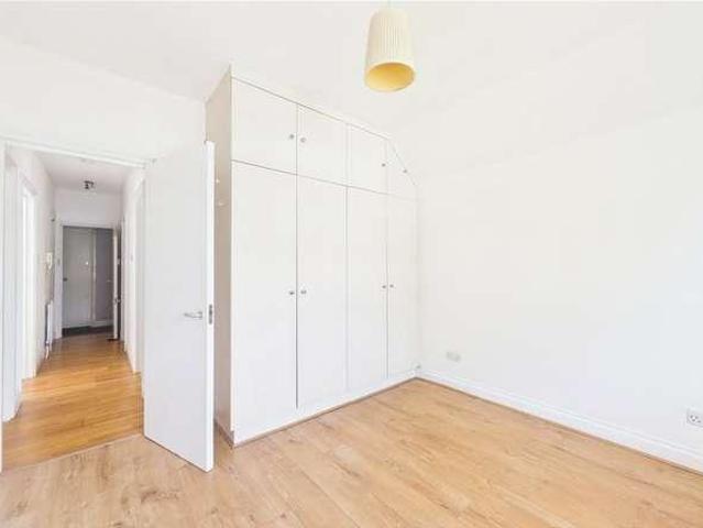 Flat for sale in Golders Green, Greater London