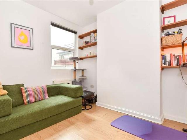 Flat for sale in Chapel End, Greater London