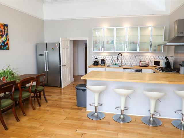 Flat for sale in Bohemia, Guestling Green